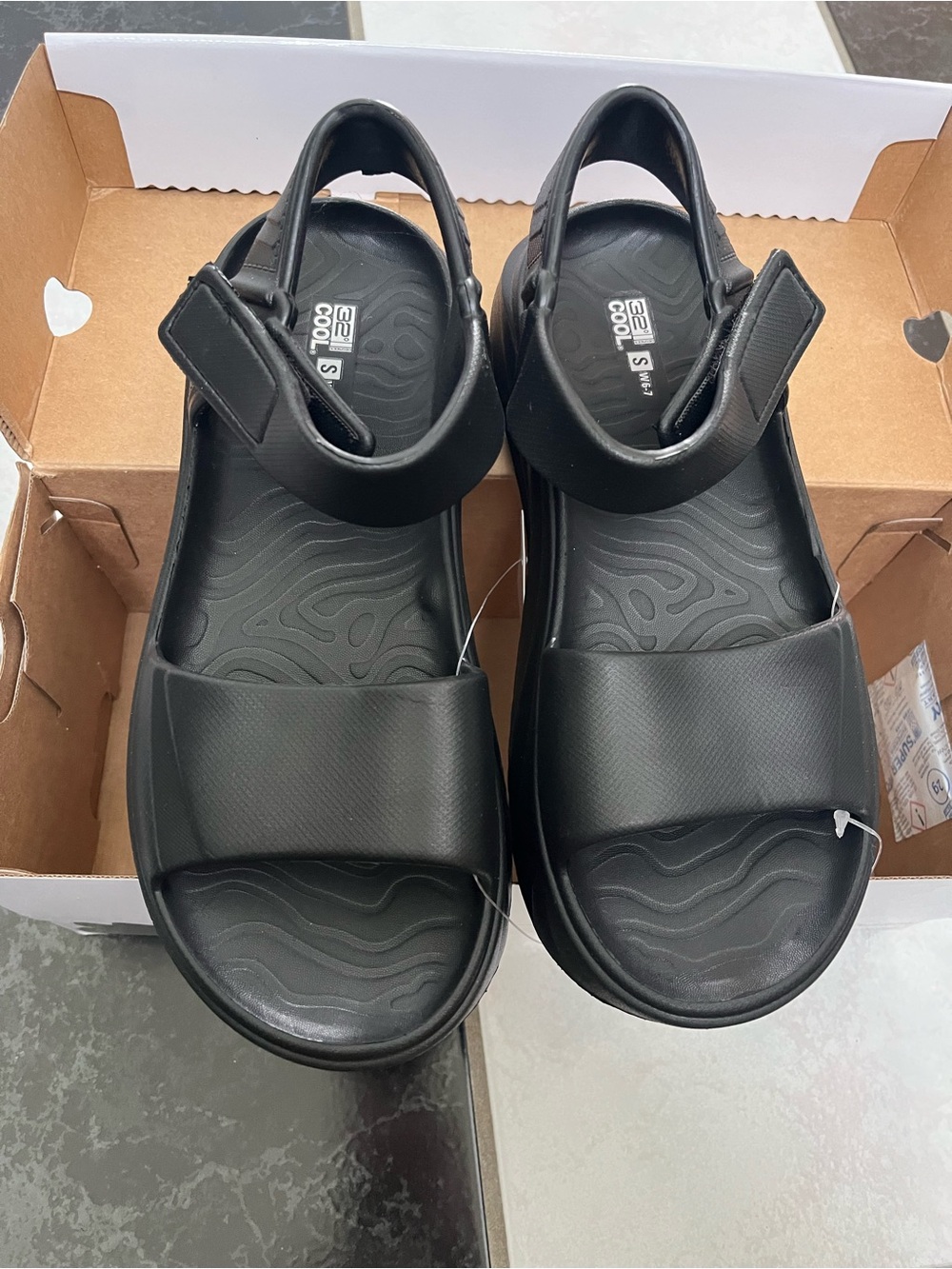 NIB 32 Degree Cool Cushion Strap Platform Sandals Sz S